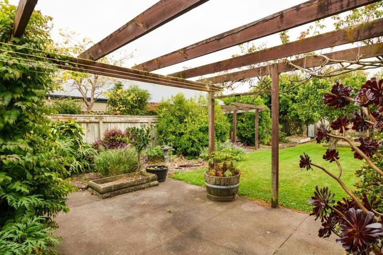 Photo of property in 14 Innes Place, Roslyn, Palmerston North, 4414