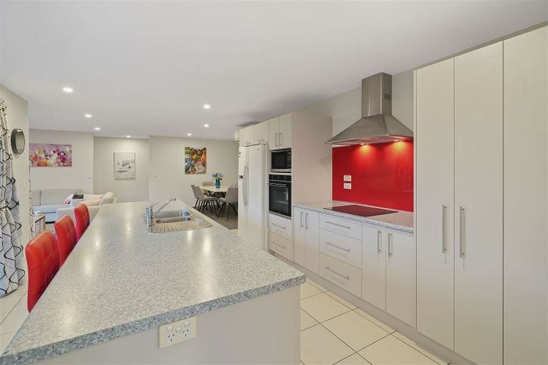 Photo of property in 8 Belgrove Place, Parklands, Christchurch, 8083