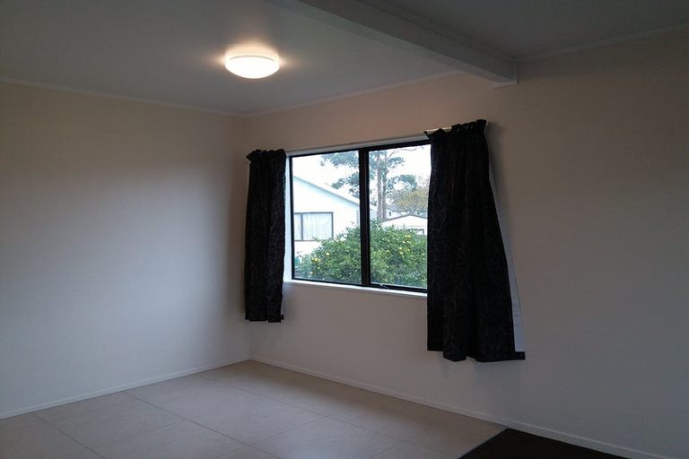 Photo of property in 2/9 Penion Drive, Flat Bush, Auckland, 2023