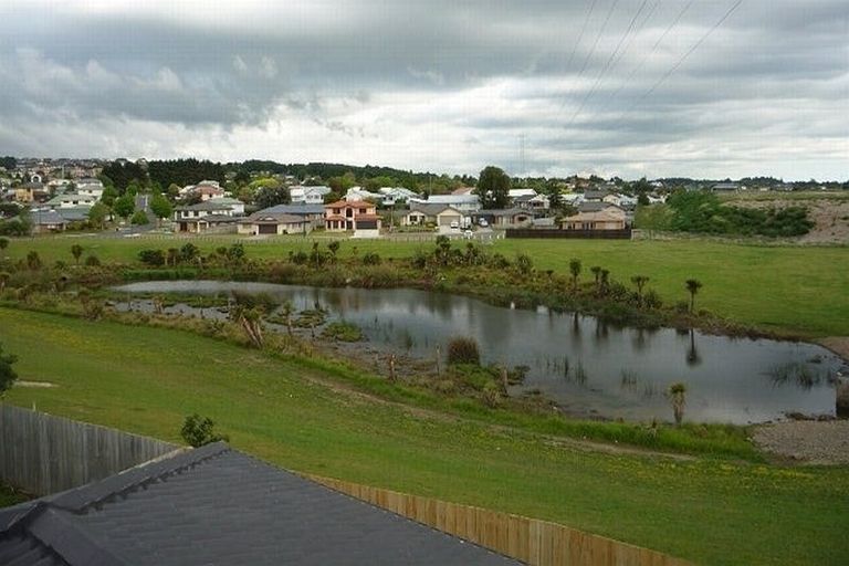 Photo of property in 24 Fairchild Avenue, Goodwood Heights, Auckland, 2105