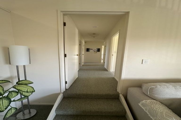 Photo of property in 36 Barbados Drive, Unsworth Heights, Auckland, 0632