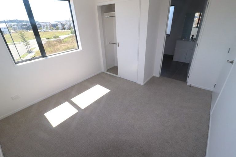 Photo of property in 4 Autumn Blaze Street, Hobsonville, Auckland, 0616