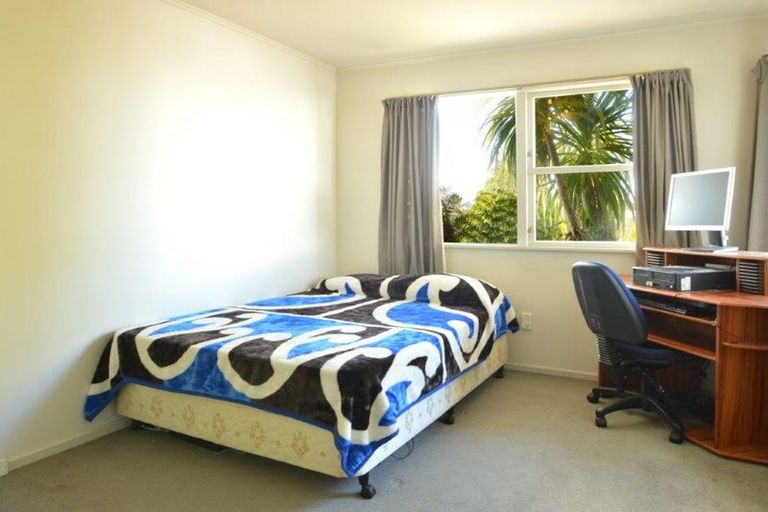 Photo of property in 30 Kirby Street, Glendene, Auckland, 0602