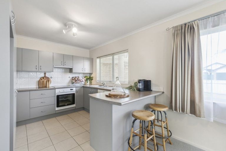 Photo of property in 14 Carisbrook Crescent, Papakura, 2110