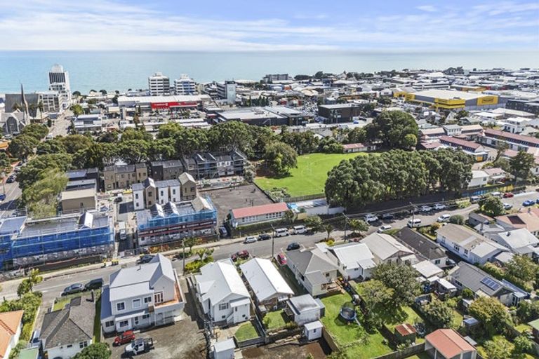Photo of property in 28b Pendarves Street, New Plymouth, 4310