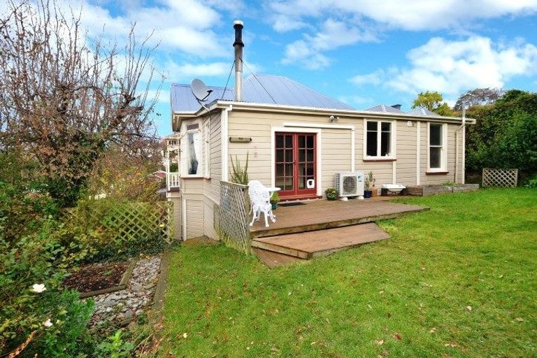 Photo of property in 55 Argyle Street, Mornington, Dunedin, 9011