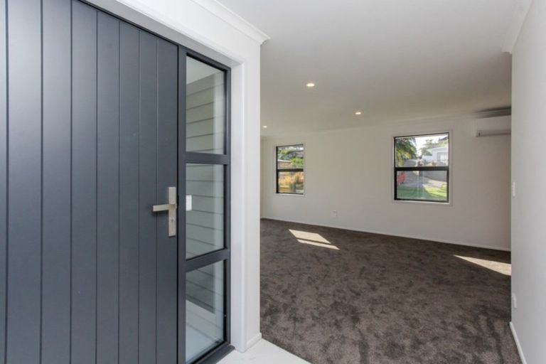 Photo of property in 5 Mackillop Way, Brooklands, New Plymouth, 4310