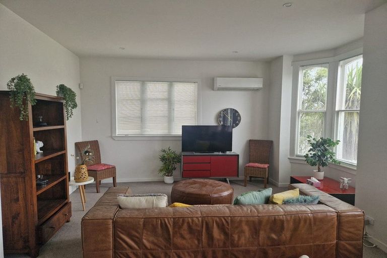 Photo of property in 10 Stanley Street, Berhampore, Wellington, 6023