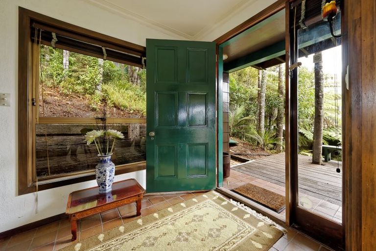 Photo of property in 11 Paturoa Road, Titirangi, Auckland, 0604