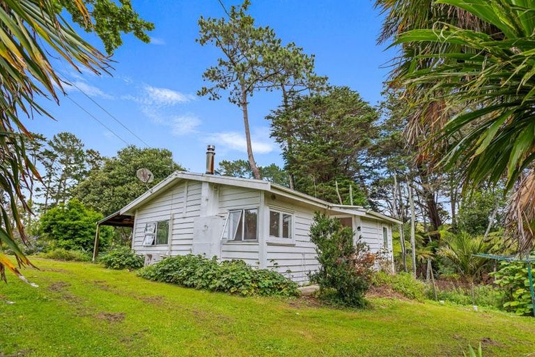 Photo of property in 37 Camp Road, Coroglen, Whitianga, 3591