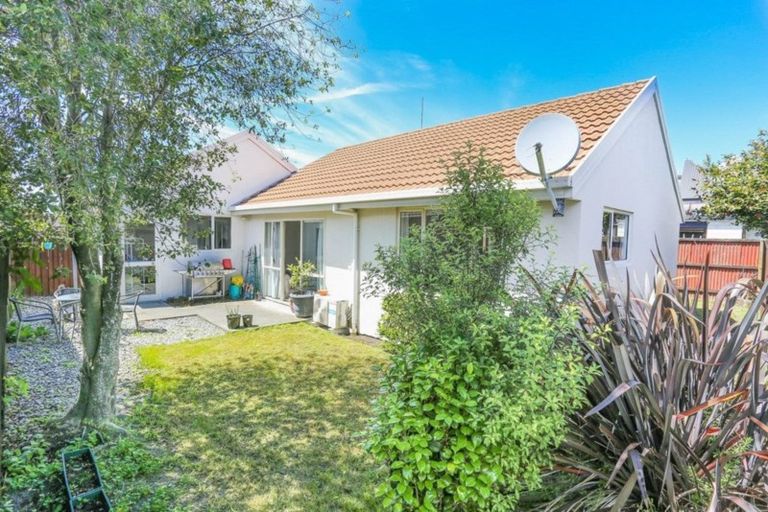 Photo of property in 4/2 Broadbent Street, Riccarton, Christchurch, 8041