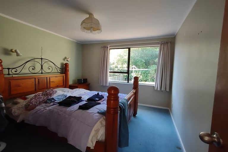 Photo of property in 11 Kinnel Grove, Papakowhai, Porirua, 5024