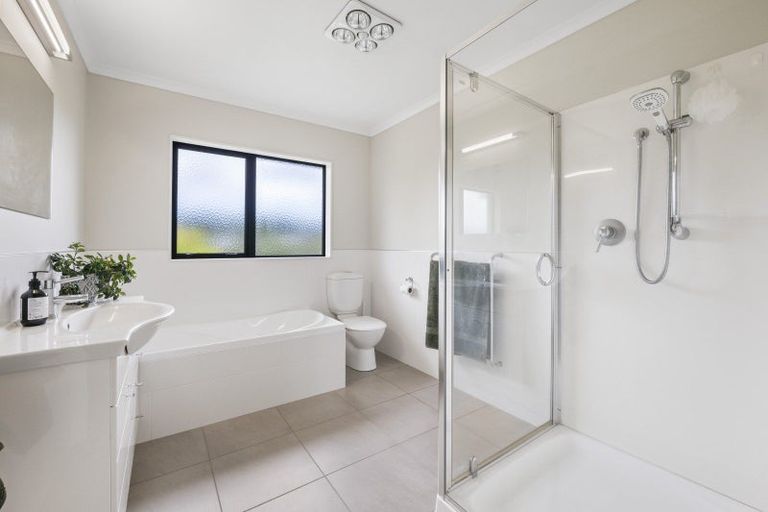 Photo of property in 203 Heta Road, Merrilands, New Plymouth, 4312