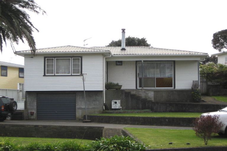 Photo of property in 104 Omata Road, Marfell, New Plymouth, 4310