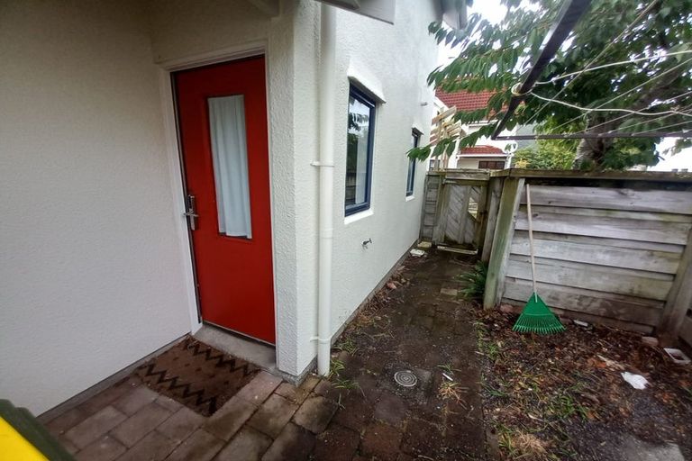 Photo of property in 2/74 Waiwhetu Road, Waiwhetu, Lower Hutt, 5010