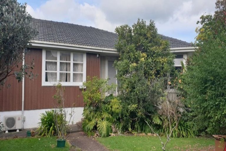 Photo of property in 2d Lynbrooke Avenue, Blockhouse Bay, Auckland, 0600