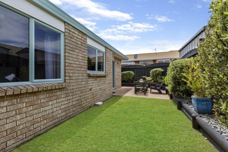 Photo of property in 122 Dalton Drive, Papamoa Beach, Papamoa, 3118