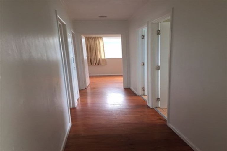 Photo of property in 48 Lauderdale Road, Birkdale, Auckland, 0626