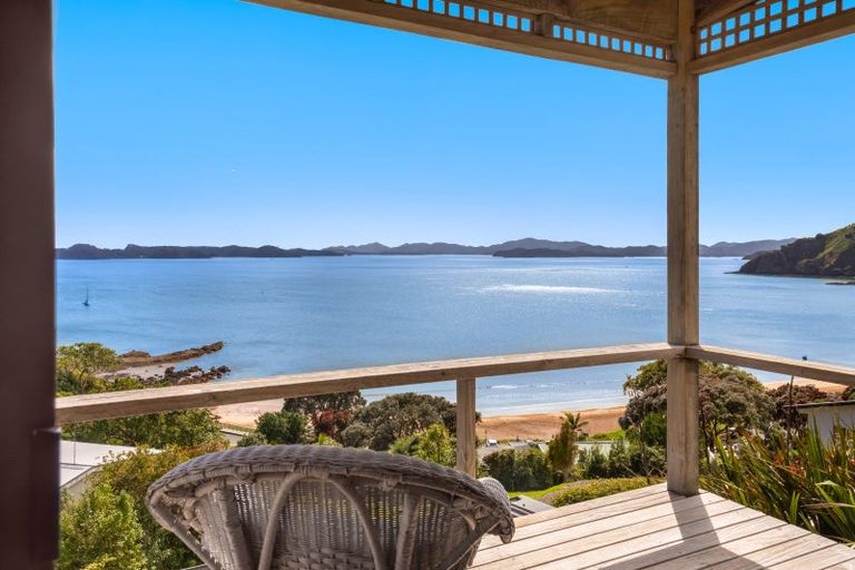 Photo of property in 2 Queens View Road, Russell, 0202