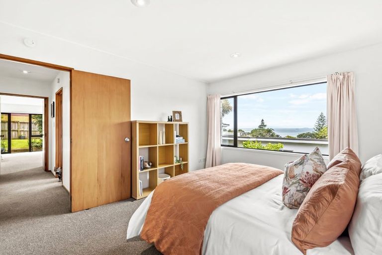 Photo of property in 1/33 Masterton Road, Rothesay Bay, Auckland, 0630