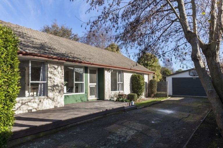 Photo of property in 23 Denniston Crescent, Redwood, Christchurch, 8051