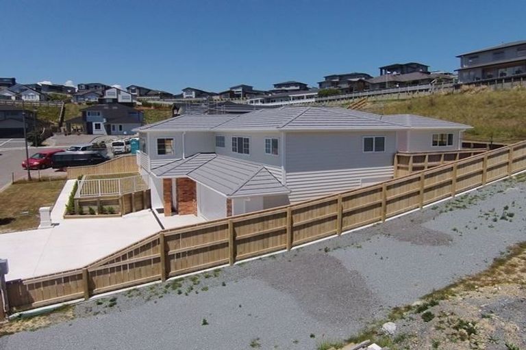Photo of property in 10 Canary Way, Whitby, Porirua, 5024