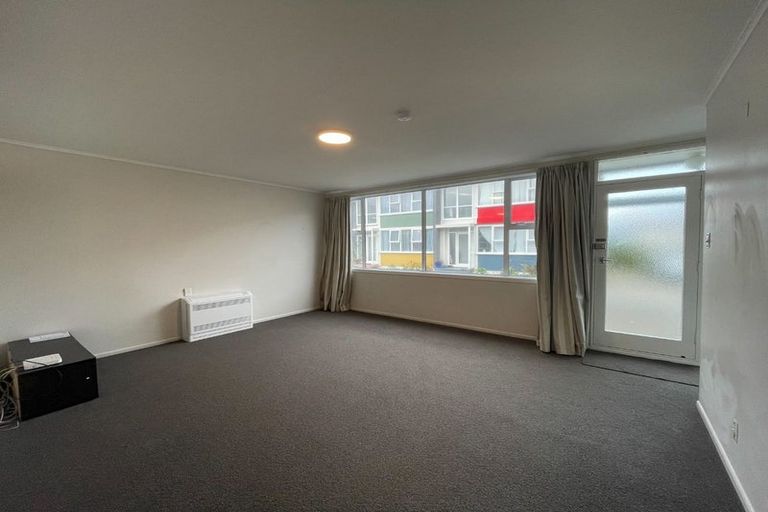Photo of property in 10/55 Apu Crescent, Lyall Bay, Wellington, 6022