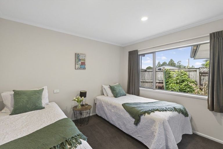 Photo of property in 2 Oakwood Drive, Highlands Park, New Plymouth, 4312