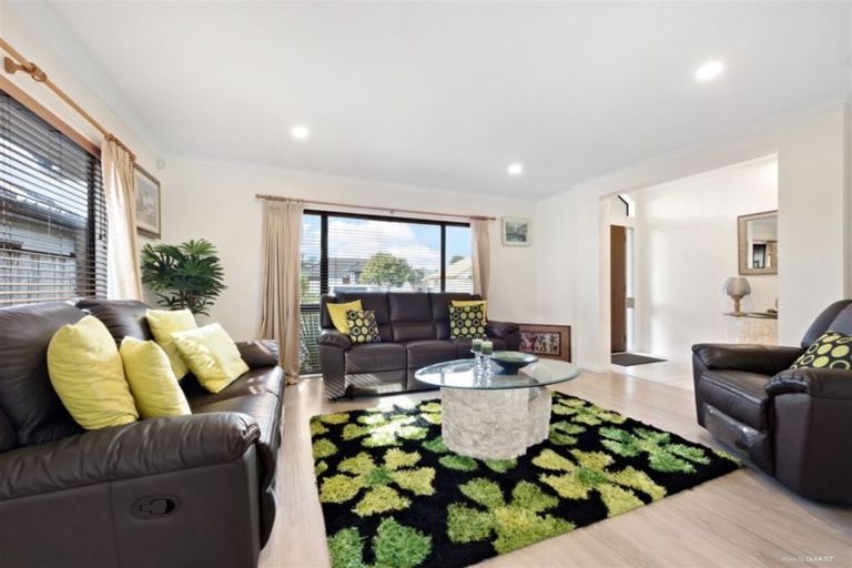 Photo of property in 62 Thornbury Crescent, East Tamaki Heights, Auckland, 2016