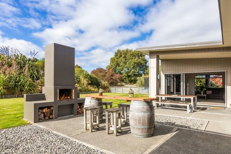 Photo of property in 27 Loch Views Road, Acacia Bay, Taupo, 3385