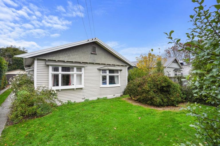 Photo of property in 6 Nortons Road, Avonhead, Christchurch, 8042