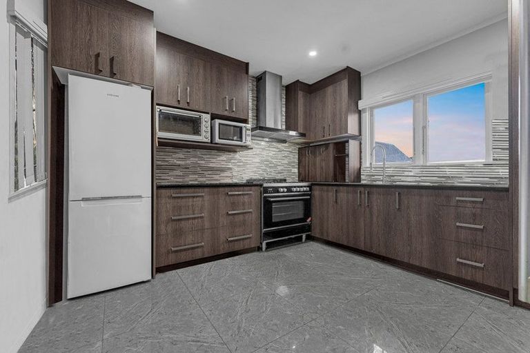 Photo of property in 74 Weymouth Road, Manurewa, Auckland, 2102