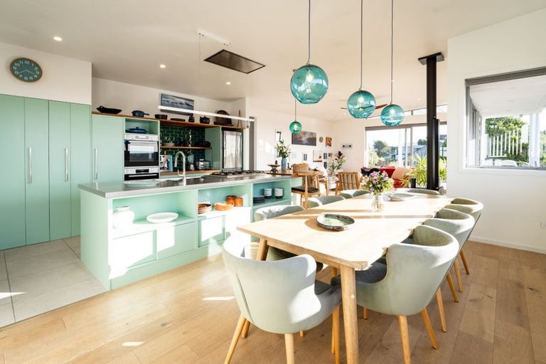 Photo of property in 6 Pine Ridge Terrace, Waikanae Beach, Waikanae, 5036