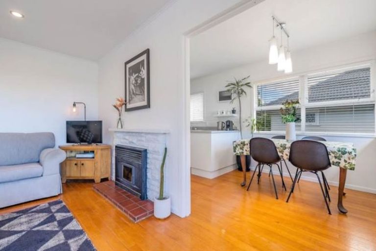 Photo of property in 37 Rosalind Road, Glenfield, Auckland, 0629