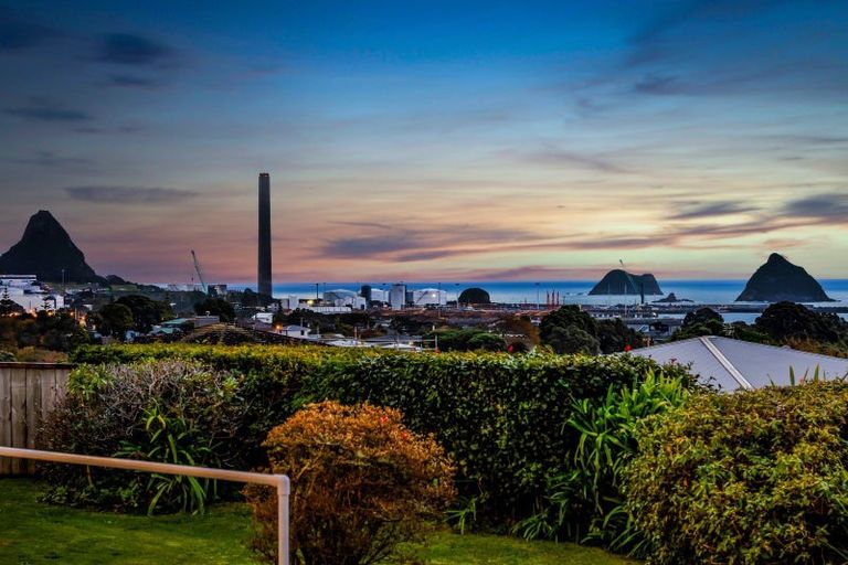 Photo of property in 413 Devon Street West, Lynmouth, New Plymouth, 4310