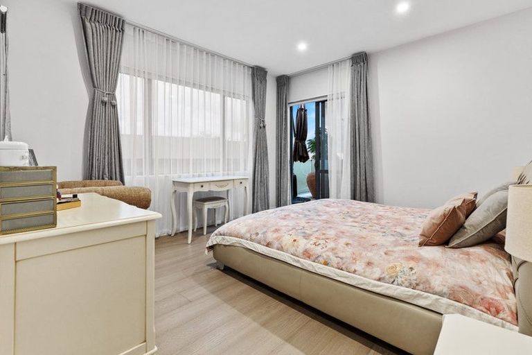 Photo of property in 26a Bernleigh Terrace, West Harbour, Auckland, 0618