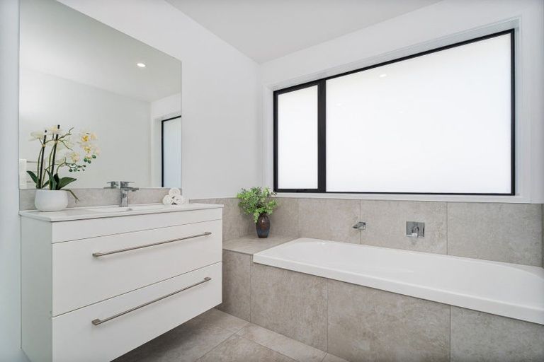 Photo of property in 18 Awatea Drive, Whitianga, 3510