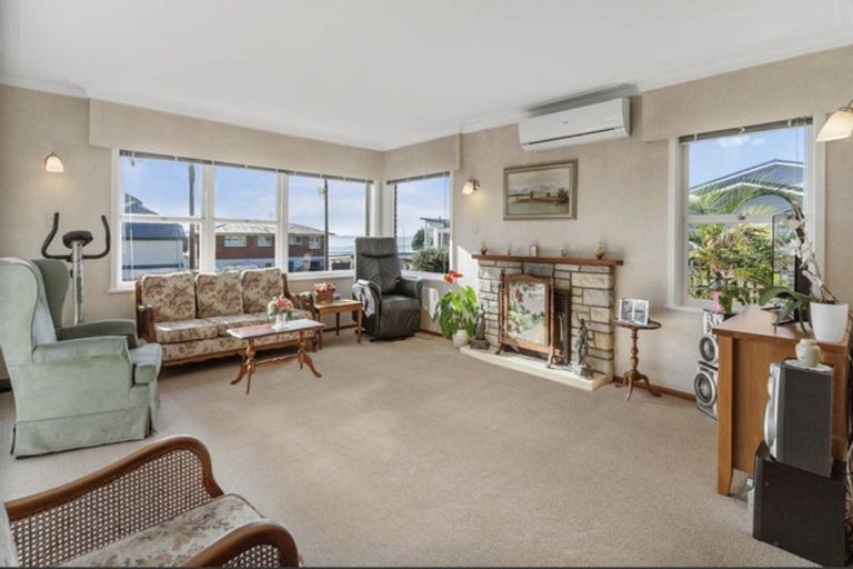 Photo of property in 7 Luke Place, Eastern Beach, Auckland, 2012