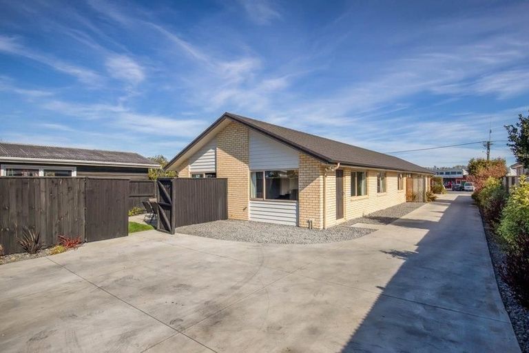 Photo of property in 2/274 Burwood Road, Burwood, Christchurch, 8083