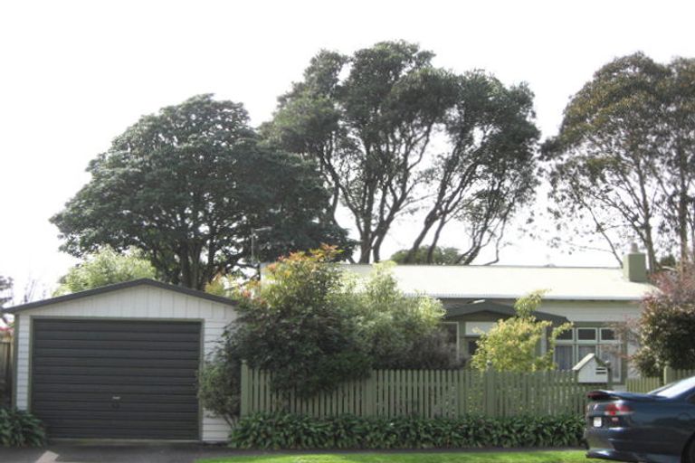 Photo of property in 3 Pukenui Street, Strandon, New Plymouth, 4312