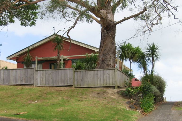 Photo of property in 120 Island Bay Road, Beach Haven, Auckland, 0626