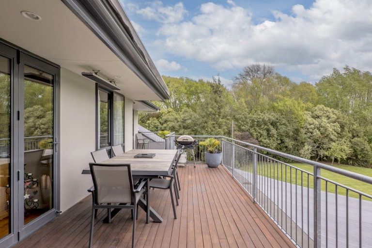 Photo of property in 32 Hyndhope Road, Kennedys Bush, Christchurch, 8025