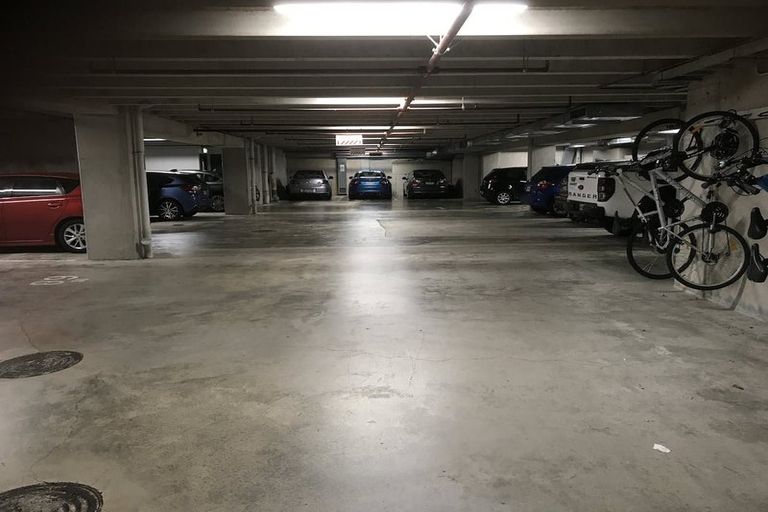 Photo of property in Montreaux, 164 The Terrace, Wellington Central, Wellington, 6011