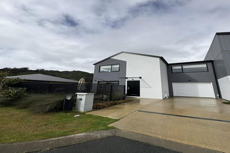 Photo of property in 7 Desert Gold Lane, Wallaceville, Upper Hutt, 5018