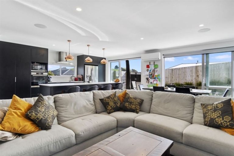 Photo of property in 12 Moira Close, Welcome Bay, Tauranga, 3175