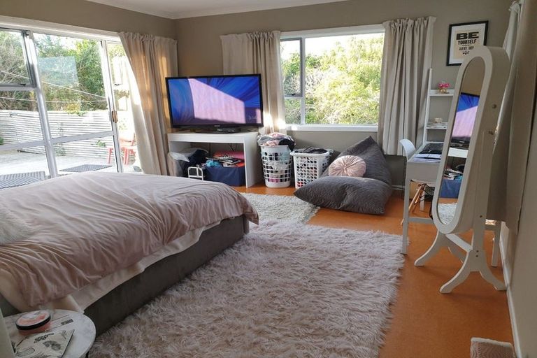 Photo of property in 12 Herewini Street, Titahi Bay, Porirua, 5022