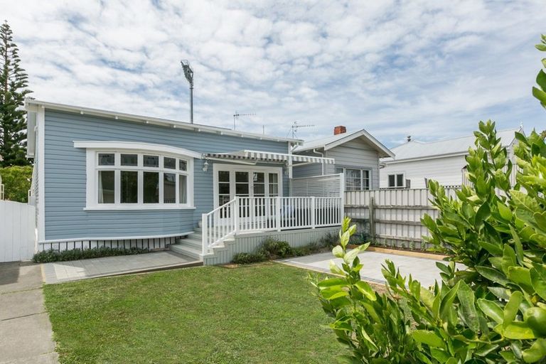 Photo of property in 137 Vigor Brown Street, Napier South, Napier, 4110