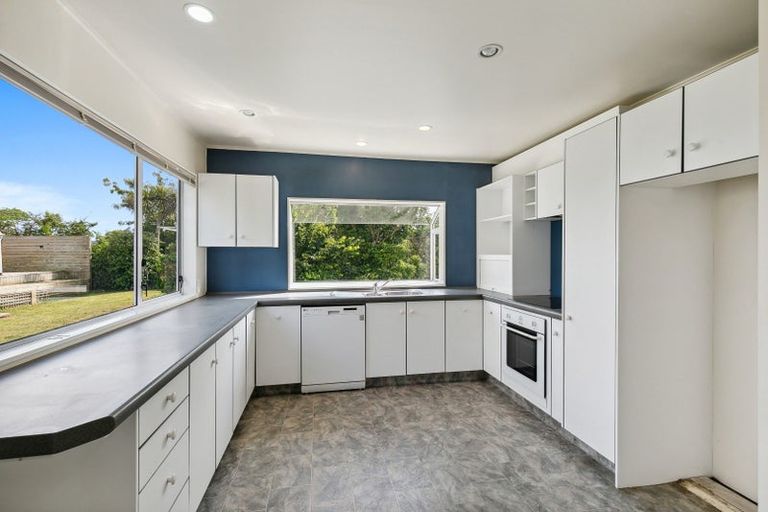 Photo of property in 89 Renown Road, Raumati South, Paraparaumu, 5032