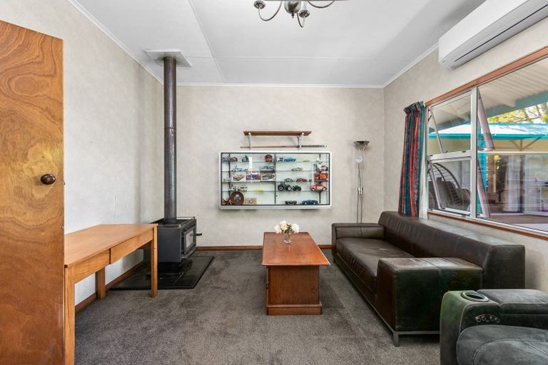 Photo of property in 1 Charlotte Street, Takapau, 4203