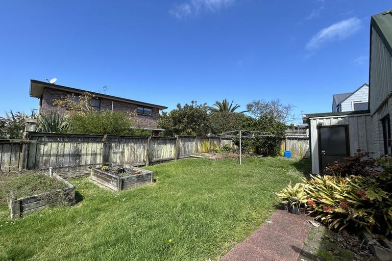 Photo of property in 102 Marina View Drive, West Harbour, Auckland, 0618